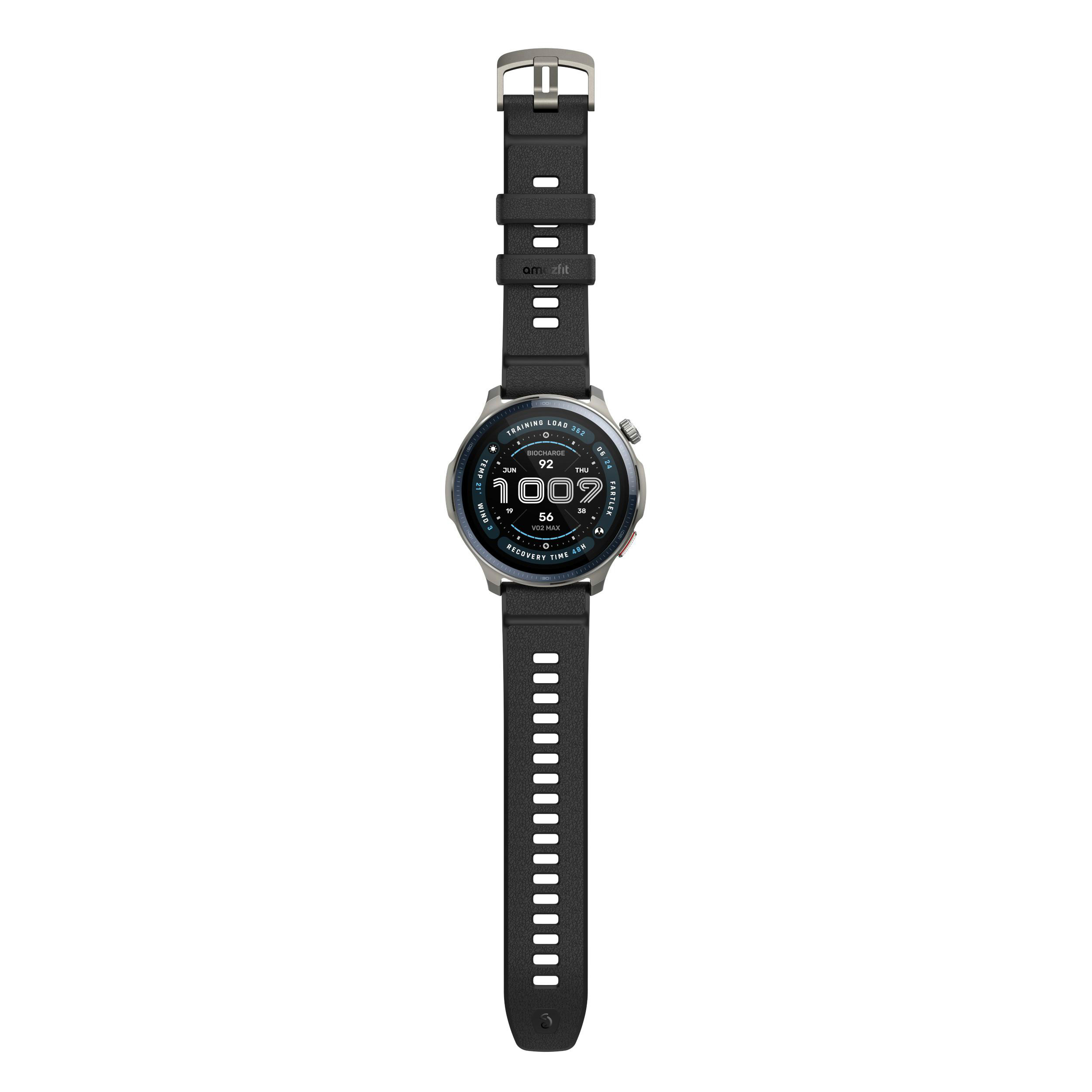 Eine schwarze Smartwatch mit silberner Lünette auf weißem Hintergrund. Die Uhr zeigt Daten wie Zeit, Datum und Metriken an.