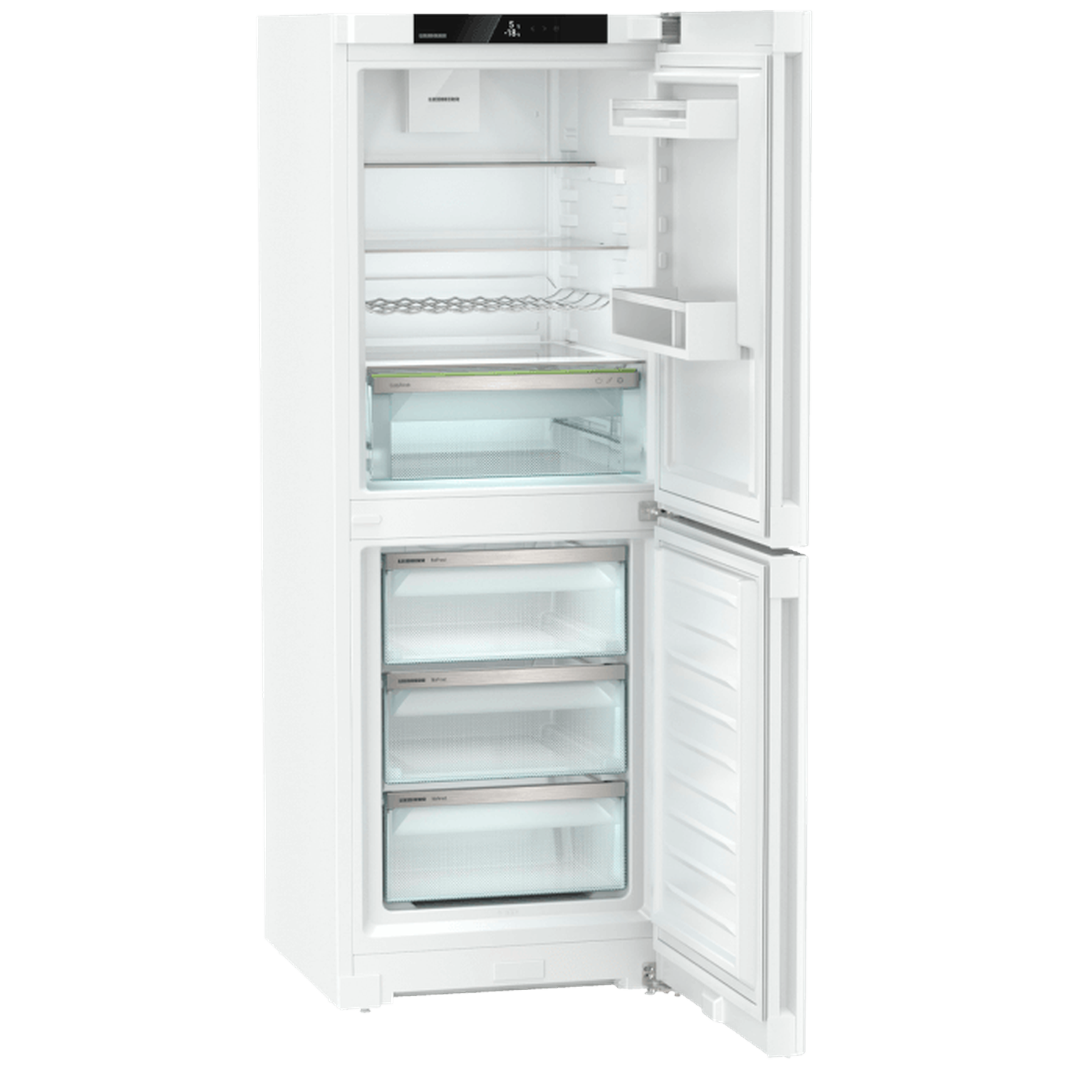 Een witte koelkast met de bovenste deur open. Binnenin zijn er planken en laden. De onderste deur is ook open en toont meer laden.