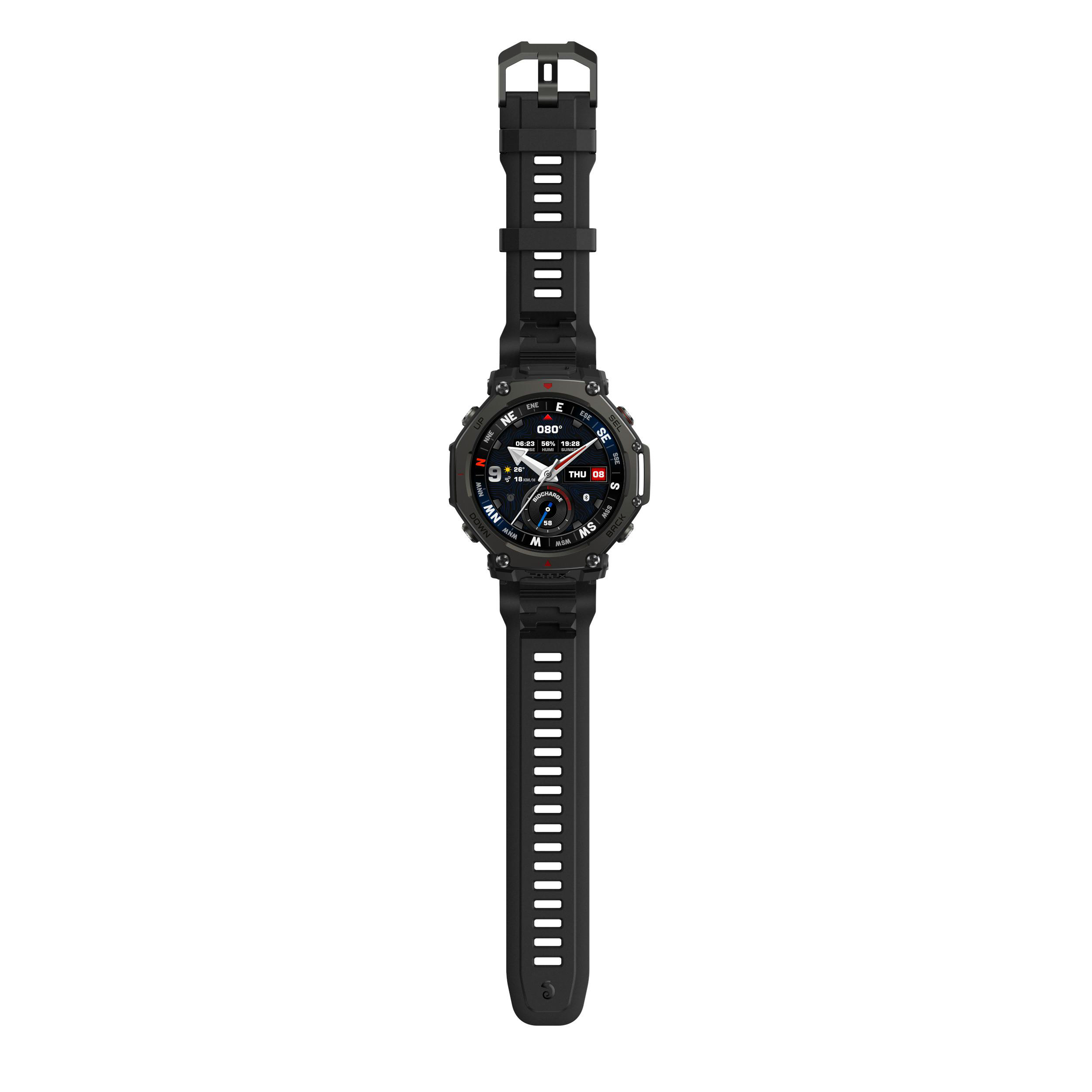 Schwarze Smartwatch mit digitaler Anzeige, die Zeit, Kompass und andere Daten auf weißem Hintergrund zeigt.