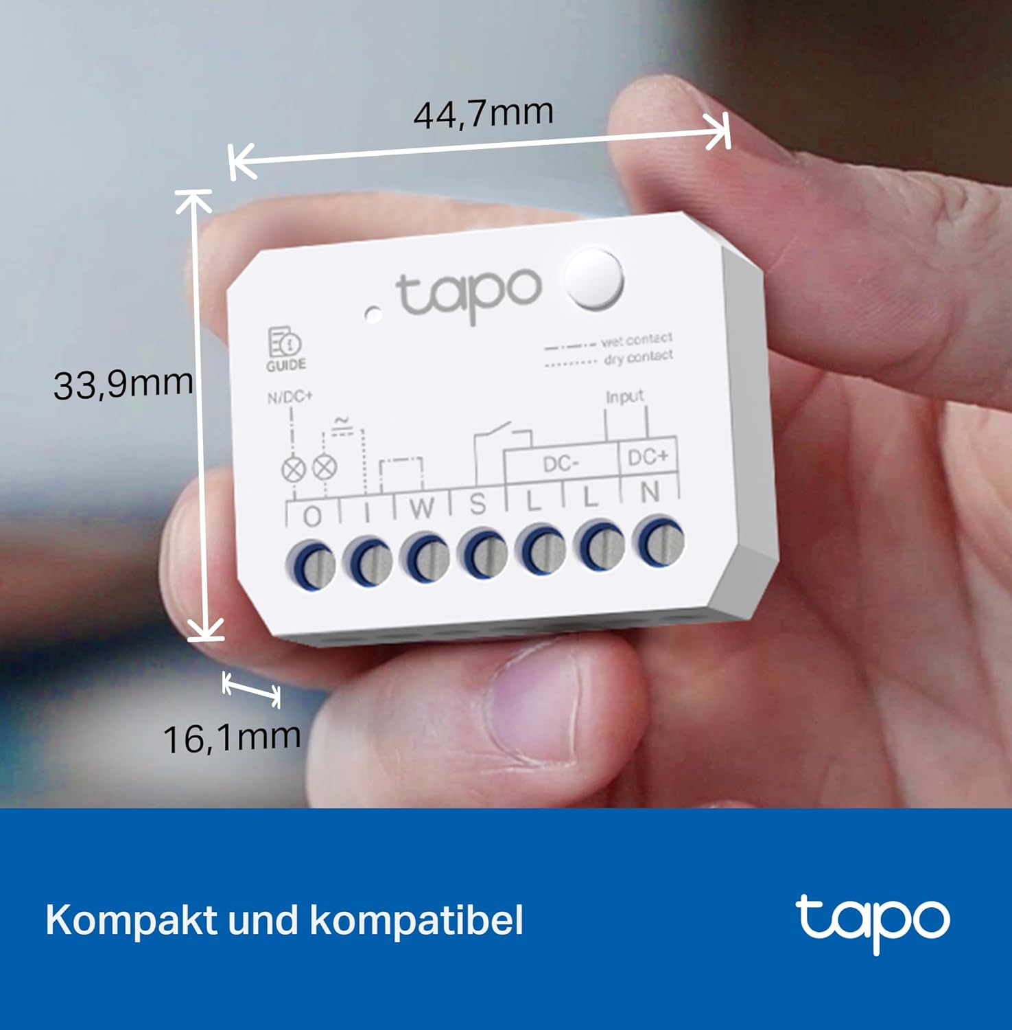 Ein weißes Tapo Smart-Home-Gerät mit Maßangaben. Text enthält 'wet contact', 'dry contact' und Anschlussklemmen.