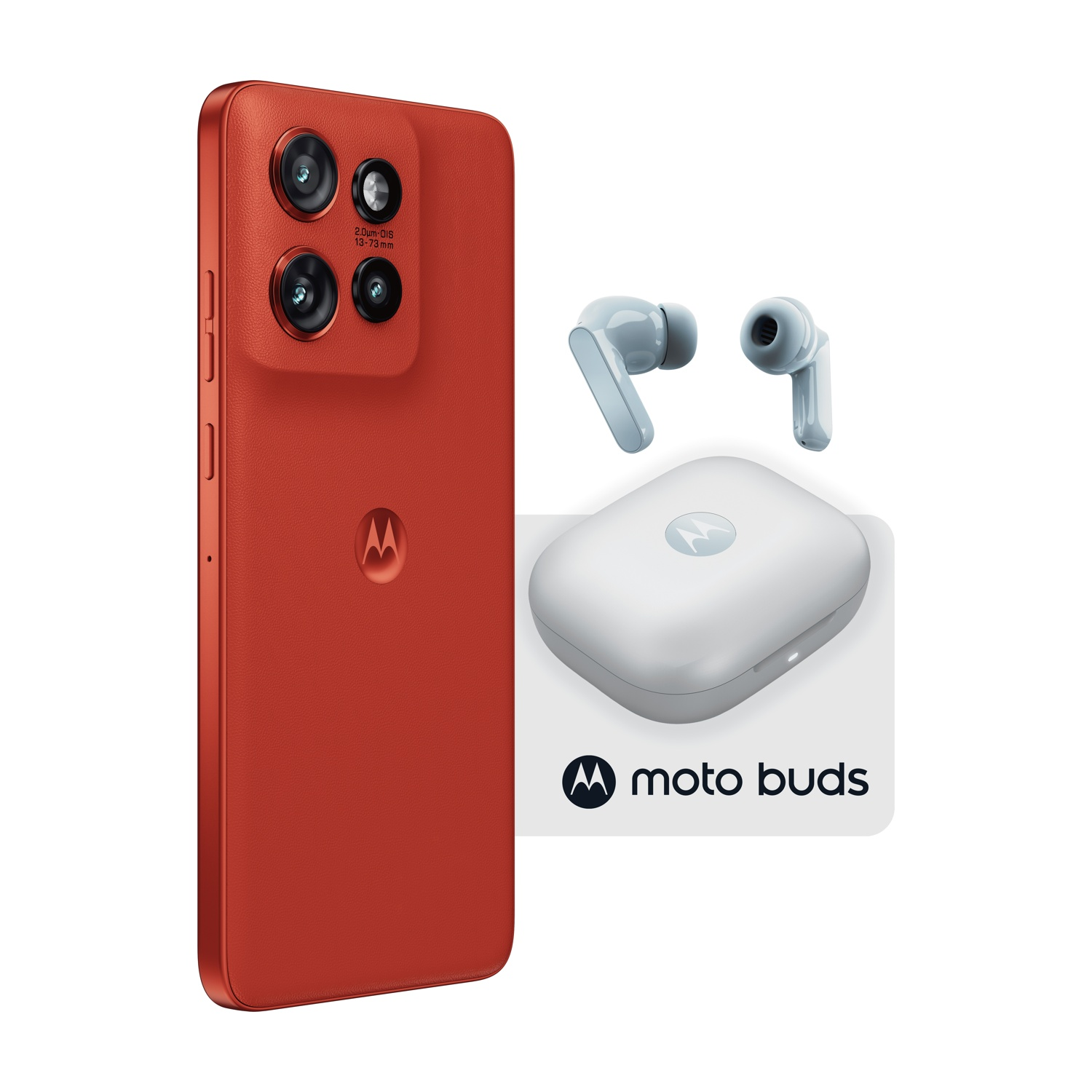 Uno smartphone arancione con quattro fotocamere, auricolari azzurri e una custodia di ricarica bianca con testo 'moto buds'.