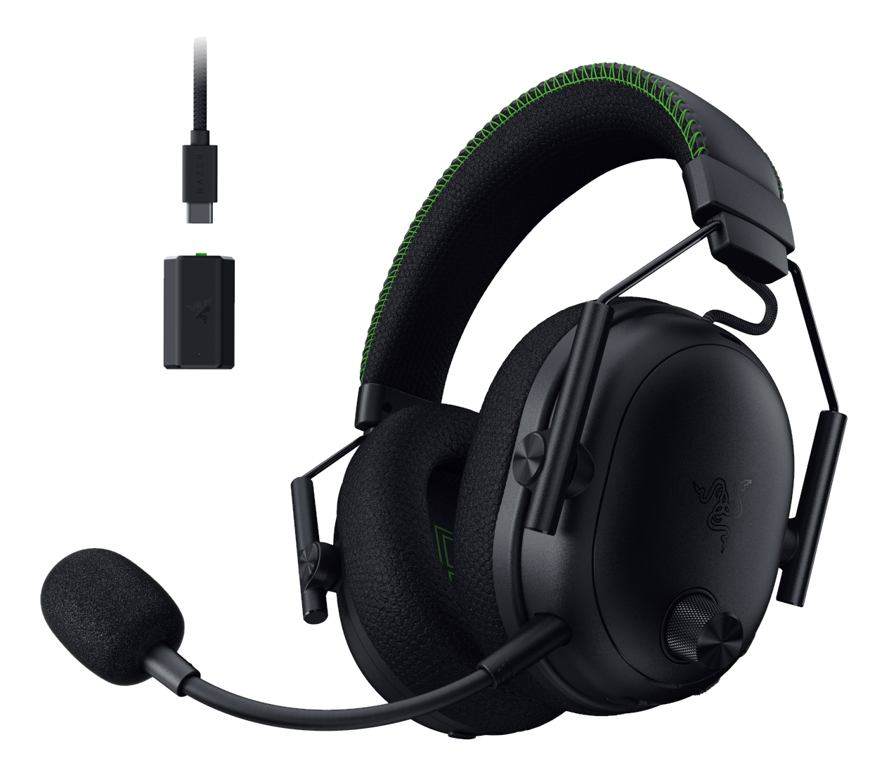 Schwarzes Razer-Gaming-Headset mit grünen Nähten und Mikrofon. Inklusive Ladekabel und Empfänger. Alles auf schwarzem Hintergrund.