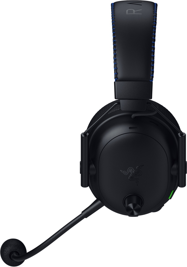 Cuffie da gioco Razer nere con microfono. Cuciture blu sulla fascia. Lo sfondo è bianco.