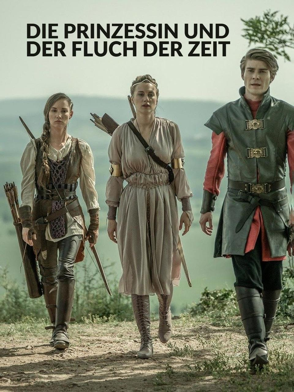 Drei Personen gehen einen Hügel hinauf. Eine Frau hält einen Bogen. Der Titel lautet 'Die Prinzessin und der Fluch der Zeit'.