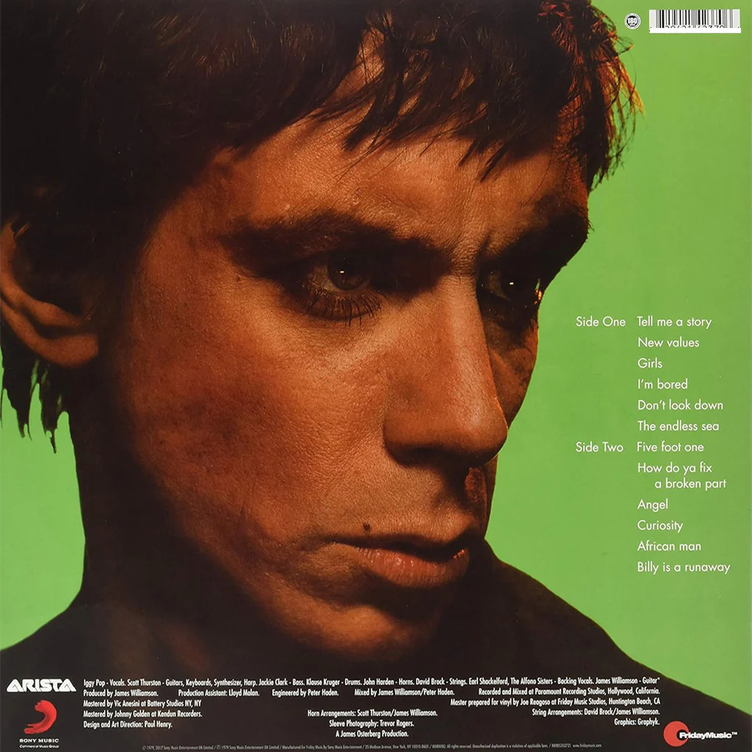 Close-up van Iggy Pop op een albumhoes. Hij heeft donker haar, intense ogen en een neutrale uitdrukking.