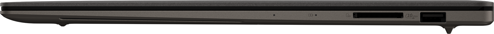 Seitenansicht eines Laptops. Sichtbar sind Anschlüsse, darunter USB, SD-Kartensteckplatz und Ladeanzeige, alles auf dunkler Oberfläche.