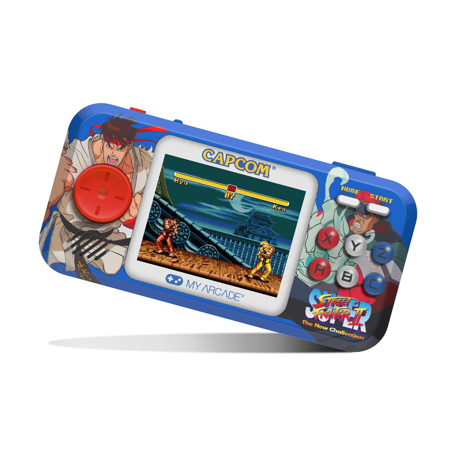 Console di gioco portatile blu con grafica di Street Fighter II. Dispone di uno schermo che mostra il gameplay. Ha pulsanti e un joystick per il controllo.