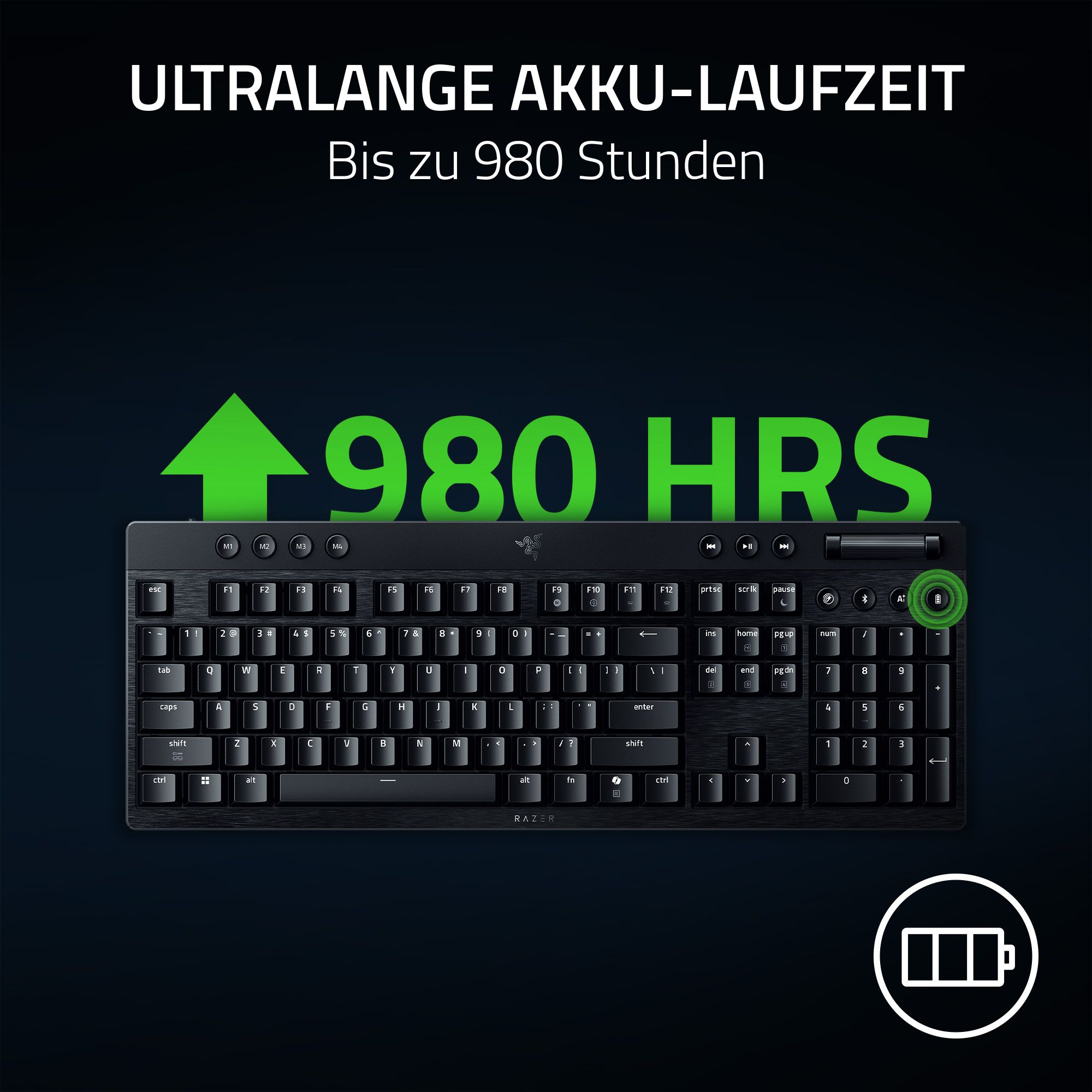 Schwarze Tastatur mit grünem Pfeil und Text '980 HRS'. Akku-Symbol rechts.