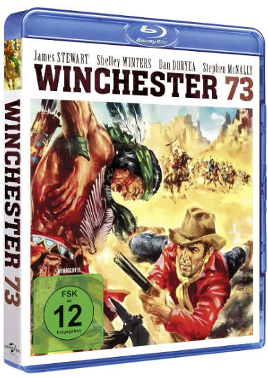 Winchester 73 Blu-ray-Cover. Ein Mann im roten Hemd zielt mit einem Gewehr. Ein indigener Mann und eine Kampfszene sind im Hintergrund.