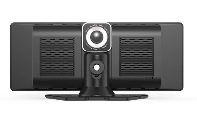 Czarny rejestrator danych pojazdu z obiektywem, otworami wentylacyjnymi i podstawką. Urządzenie znajduje się na białej powierzchni.