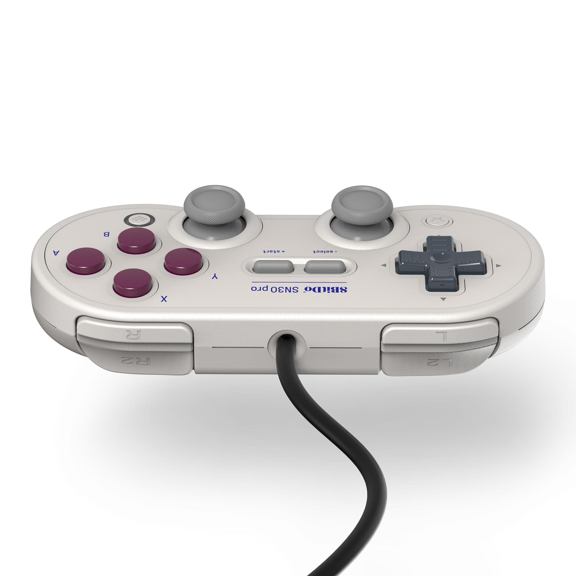 Ein weißer SN30 Pro-Controller mit grauen Joysticks, lila Knöpfen und einem schwarzen Kabel.