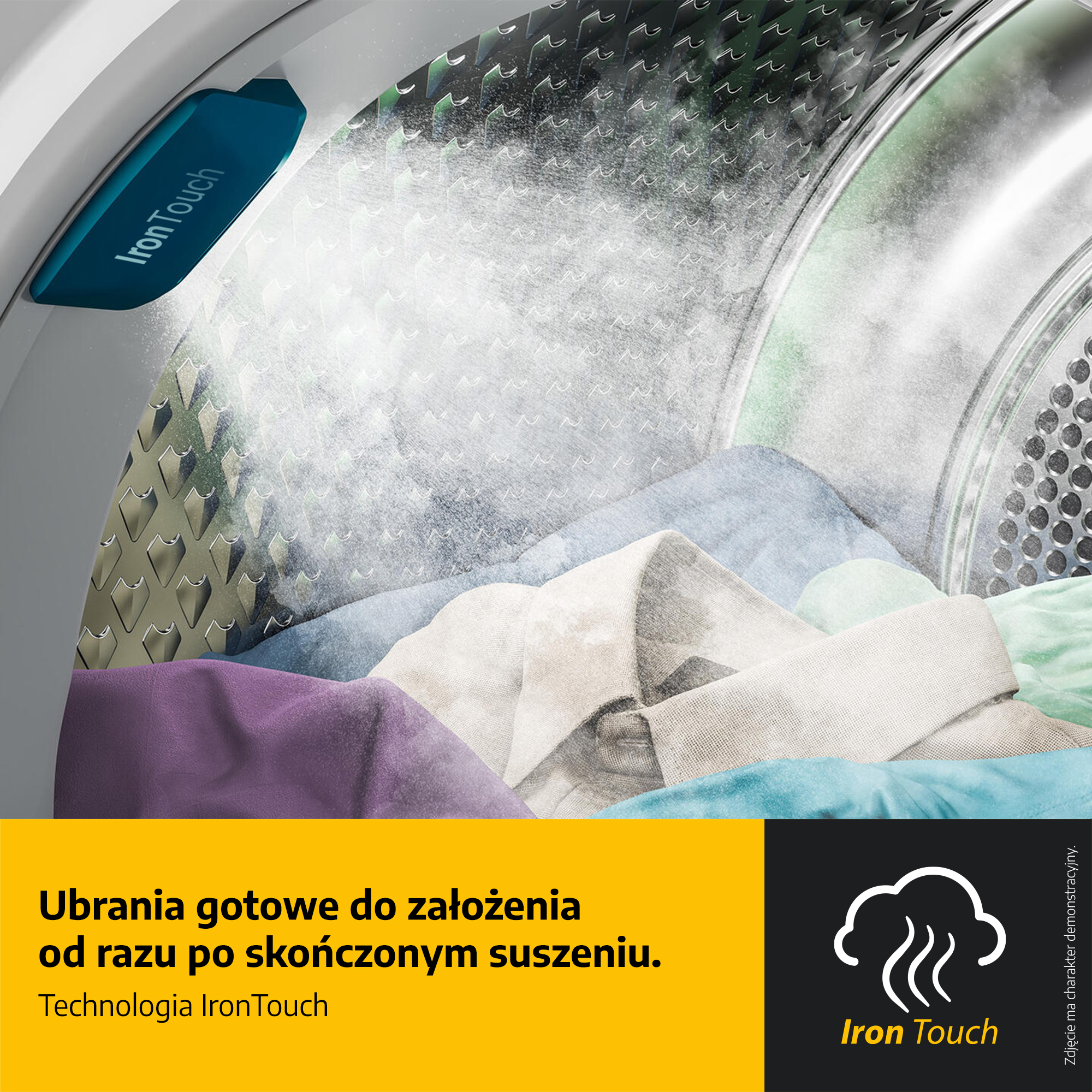 Wewnątrz suszarki z ubraniami. Widoczna para. Maszyna ma etykietę 'Iron Touch'.