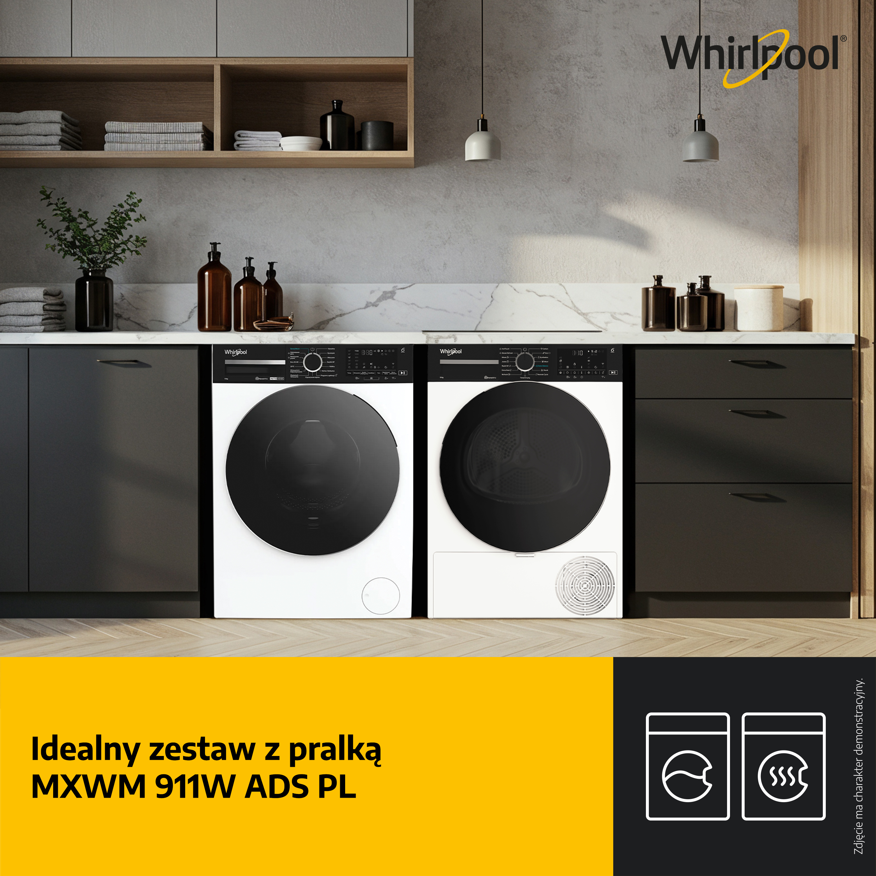 Dwie białe pralki Whirlpool w kuchni. W tle szafki, ręczniki i dekoracje.