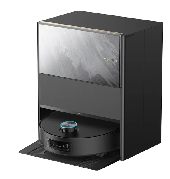 Czarny robot odkurzający stoi w stacji ładującej. Stacja jest czarna z wzorem przypominającym marmur z przodu.