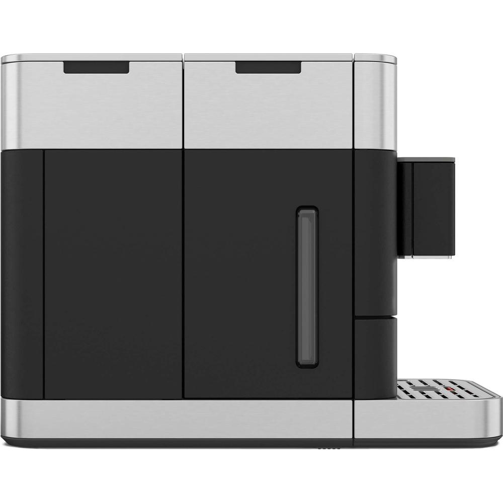 Se muestra una máquina de espresso negra y plateada. Tiene un depósito de agua, una boquilla para café y una bandeja de goteo. El diseño es moderno.