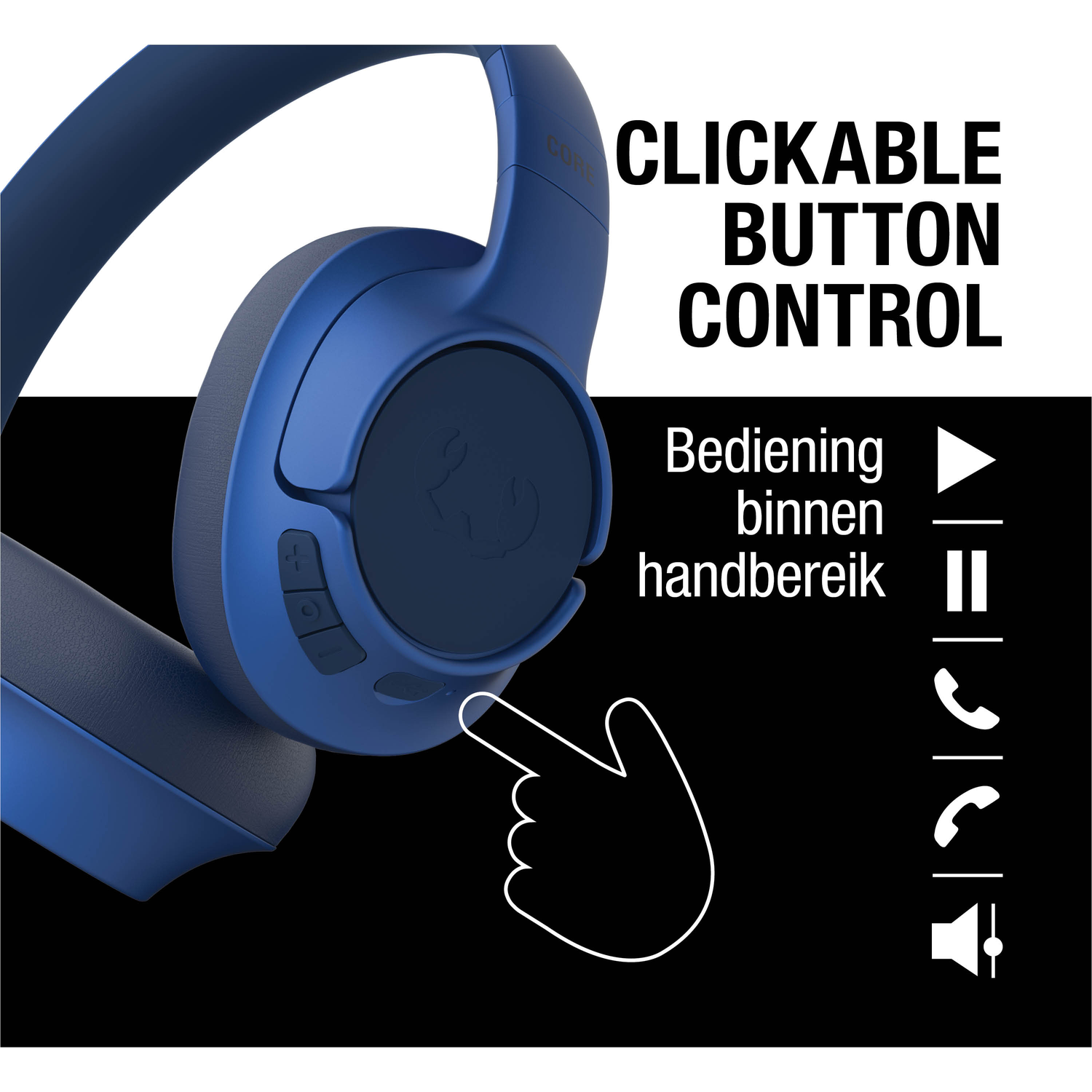 Blauwe koptelefoon met klikbare knopbediening, hand wijst naar de knop. Tekst in het Nederlands.
