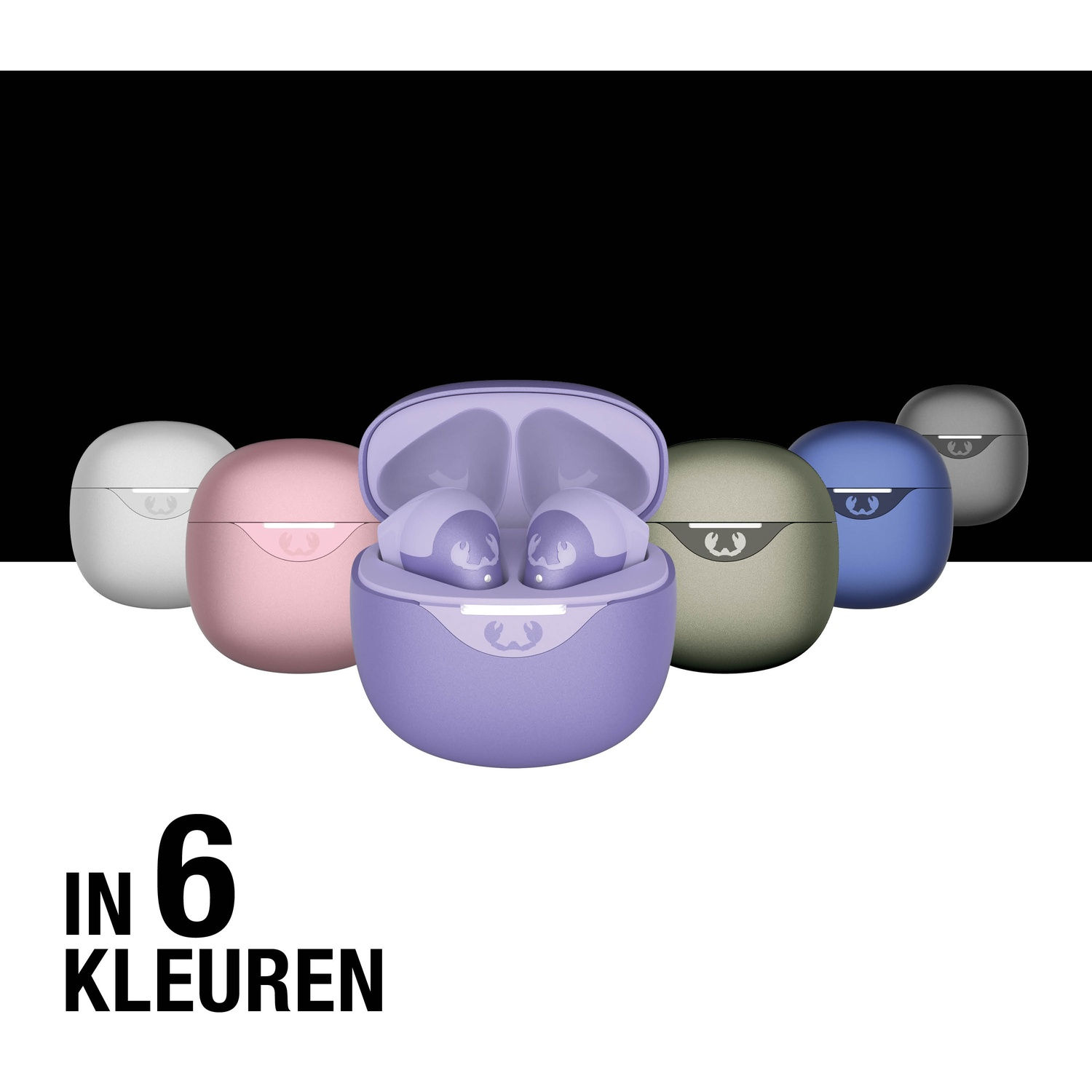 Six paires d'écouteurs colorés dans des étuis sont disposées sur un fond noir et blanc, le texte 'IN 6 KLEUREN' est en bas.