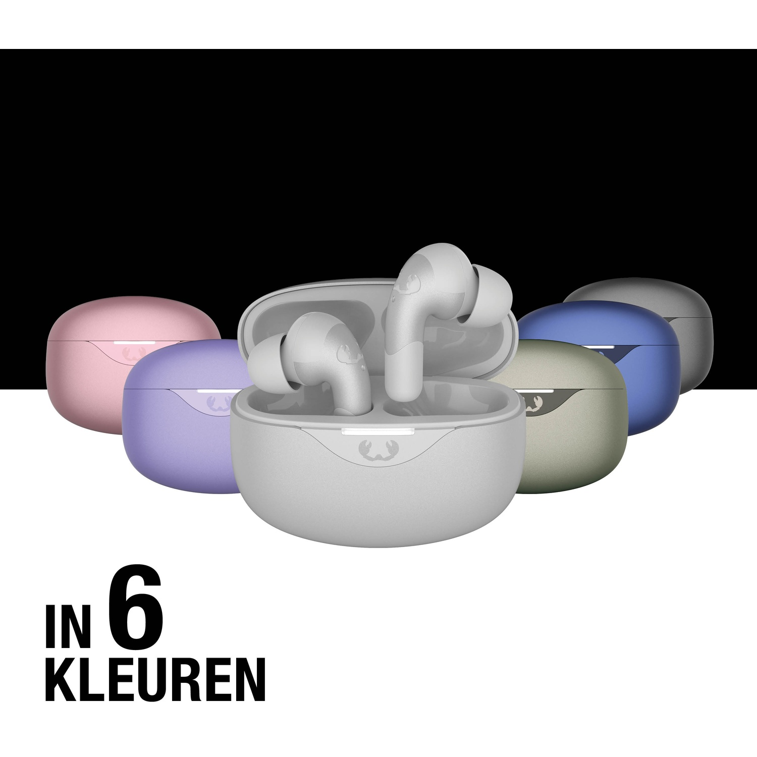 Six colored earbuds in open case, with closed cases behind. Text reads 'in 6 kleuren' in Dutch.