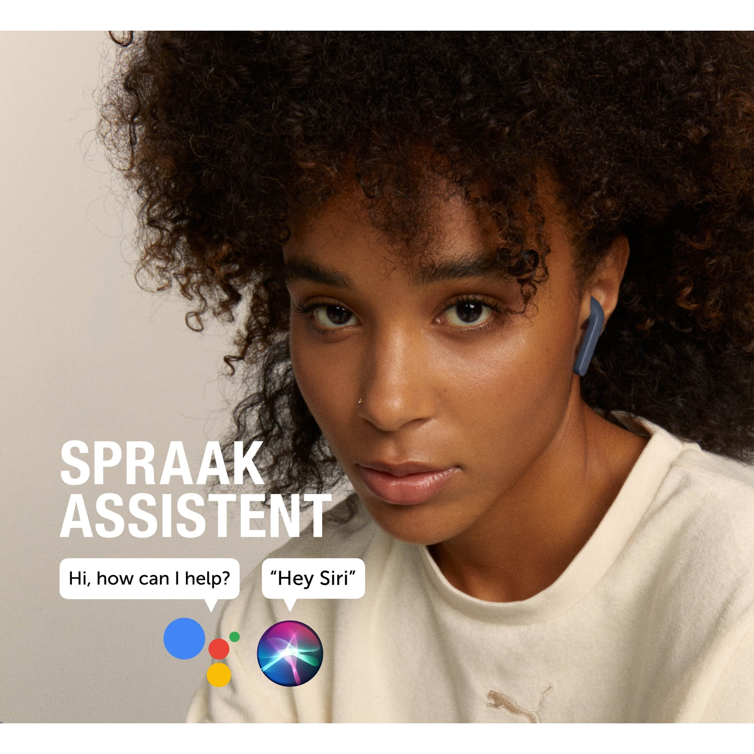 A woman with curly hair wearing earbuds. Text reads 'Spraak Assistent' and options 'Hi, how can I help?' and 'Hey Siri' are shown.