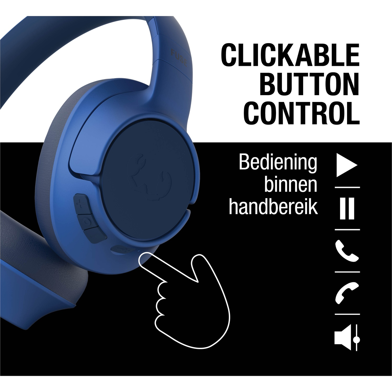 Blauwe koptelefoon met klikbare knopbediening. Een hand wijst naar de knoppen. Tekst: 'Bediening binnen handbereik'.