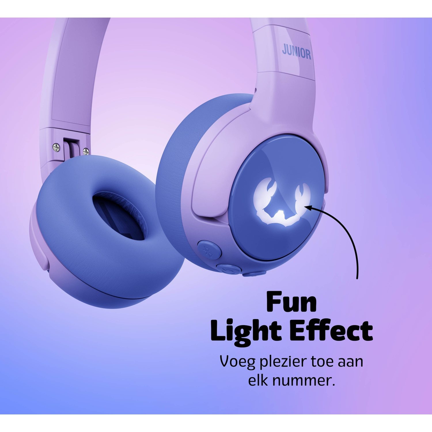 Paarse en blauwe koptelefoon met een oplichtend embleem. Tekst: "Fun Light Effect". Achtergrond heeft verloop van paarse en blauwe kleuren.
