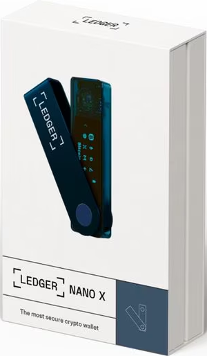 Portefeuille crypto Ledger Nano X dans une boîte blanche. L'appareil est bleu et la boîte porte le nom de la marque et la description du produit.
