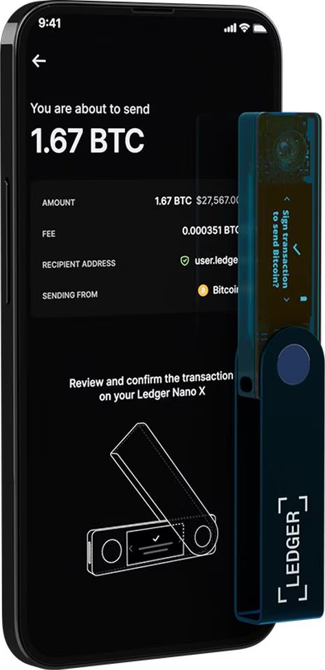 Un téléphone affiche une transaction Bitcoin, avec un portefeuille matériel Ledger Nano X.