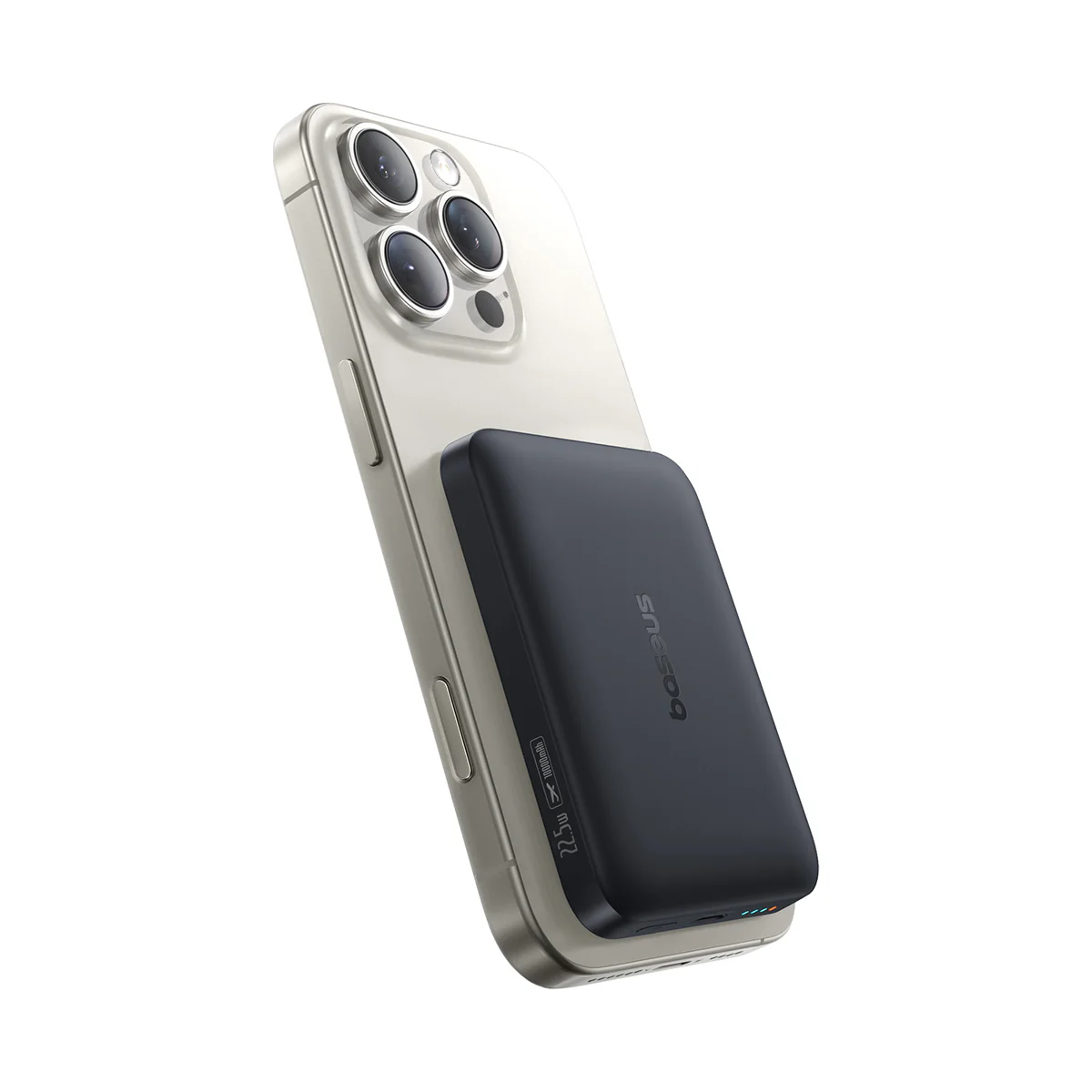 Egy okostelefon fekete power bankkal. A telefon ezüst, a power bank fekete, rajta a 'baseus' logóval.