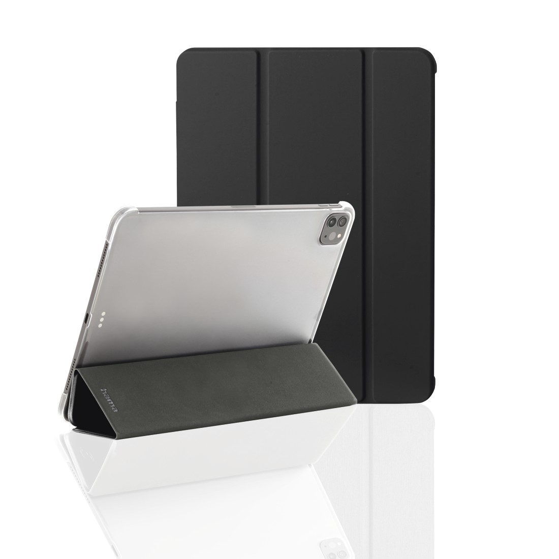 Ein iPad mit klarer Hülle und schwarzer Abdeckung wird angezeigt. Das Gehäuse wird von einem dunkelgrünen Ständer gehalten, der Hintergrund ist schwarz.