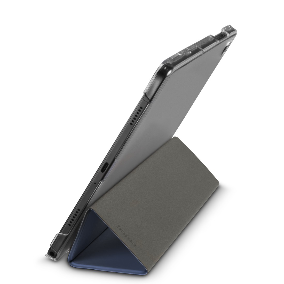 Tablet in einer grauen Hülle, gestützt von einer faltbaren Abdeckung. Die Abdeckung ist außen grau und innen blau. Das Tablet ist leicht geneigt.