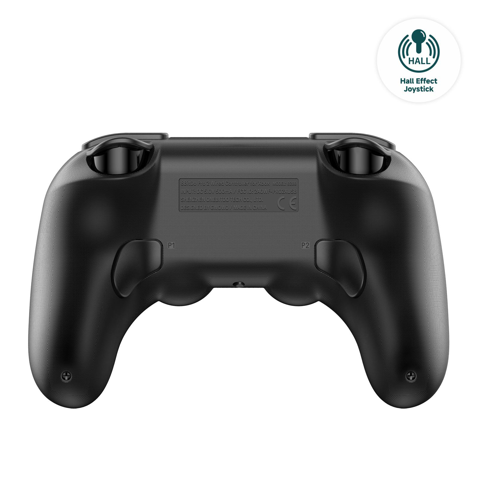 Schwarzer Gamecontroller mit Tasten, Text und Hall-Effekt-Joystick-Logo auf weißem Hintergrund.