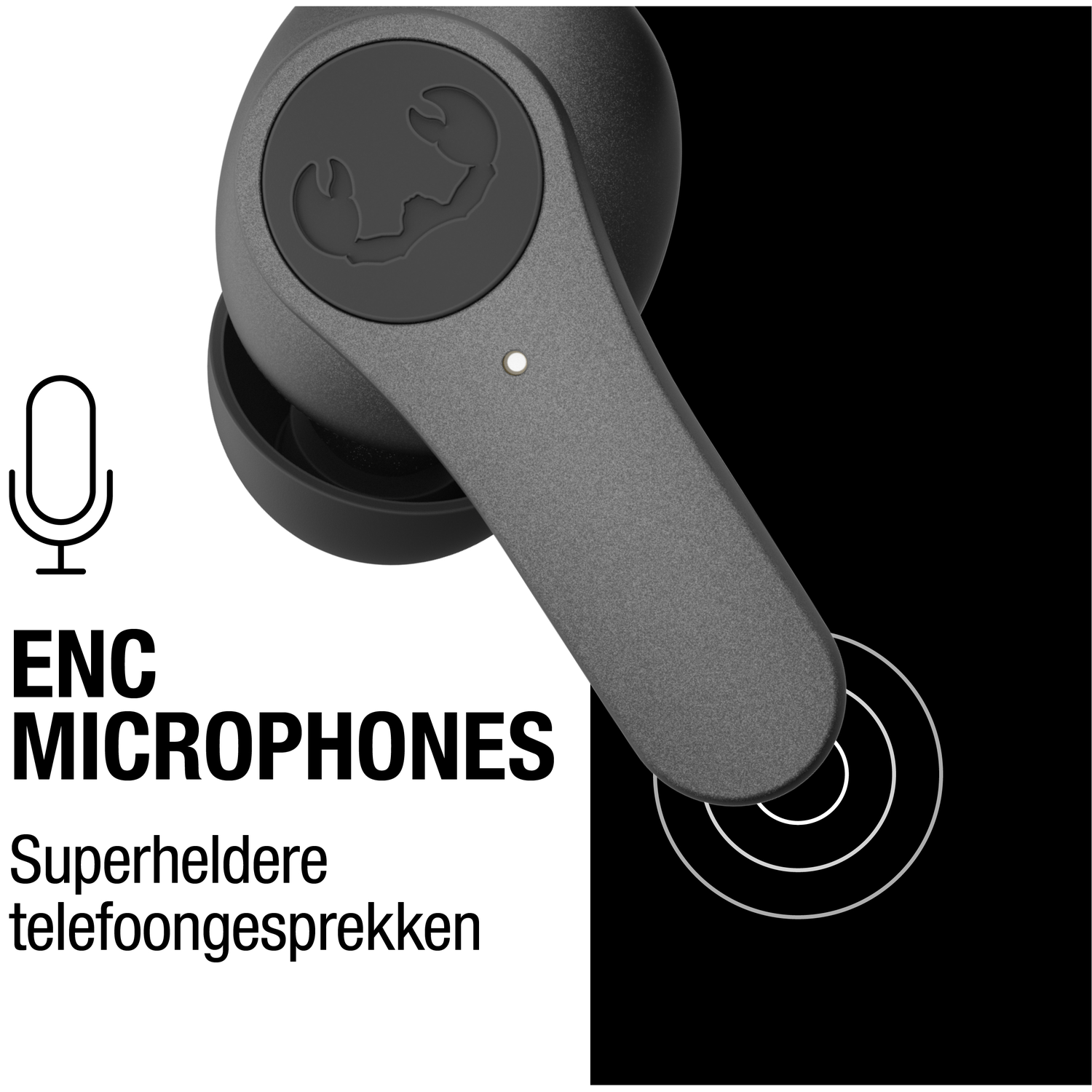 Close-up van een grijze draadloze oordop met een logo. De achtergrond is zwart-wit, tekst luidt 'ENC MICROPHONES'.