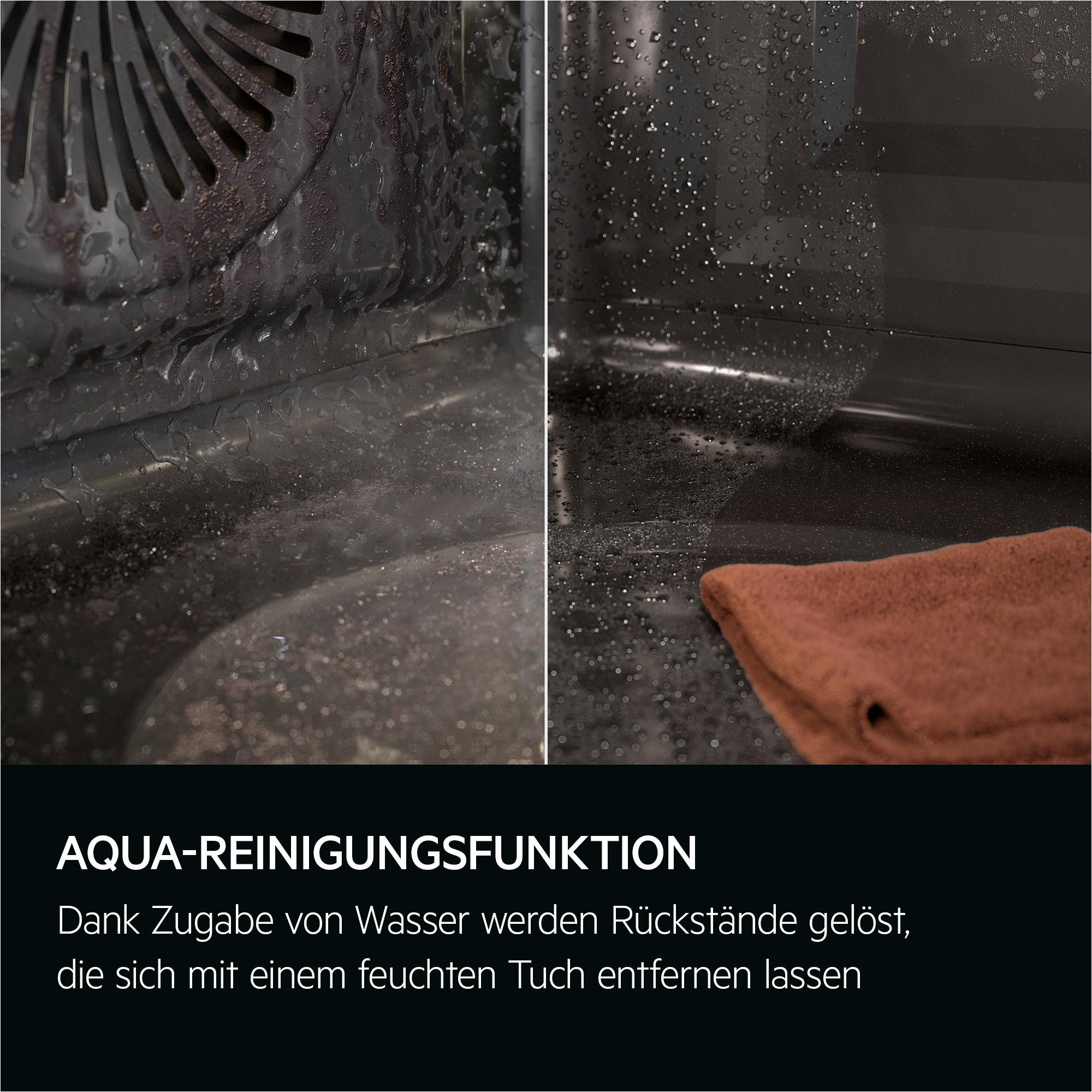 Nahaufnahme des Ofeninneren, nass mit Wassertropfen. Ein braunes Tuch liegt rechts unten. Text: 'Aqua-Reinigungsfunktion'.