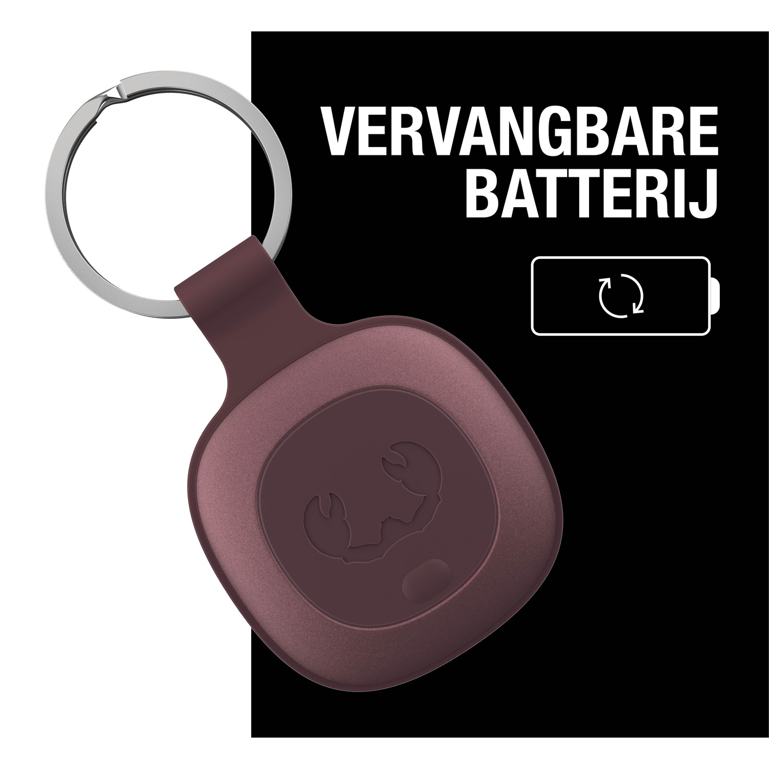 Een bordeauxrode sleutelvinder met een zilveren ring. Tekst: 'VERVANGBARE BATTERIJ'. Batterijpictogram met pijl zichtbaar.