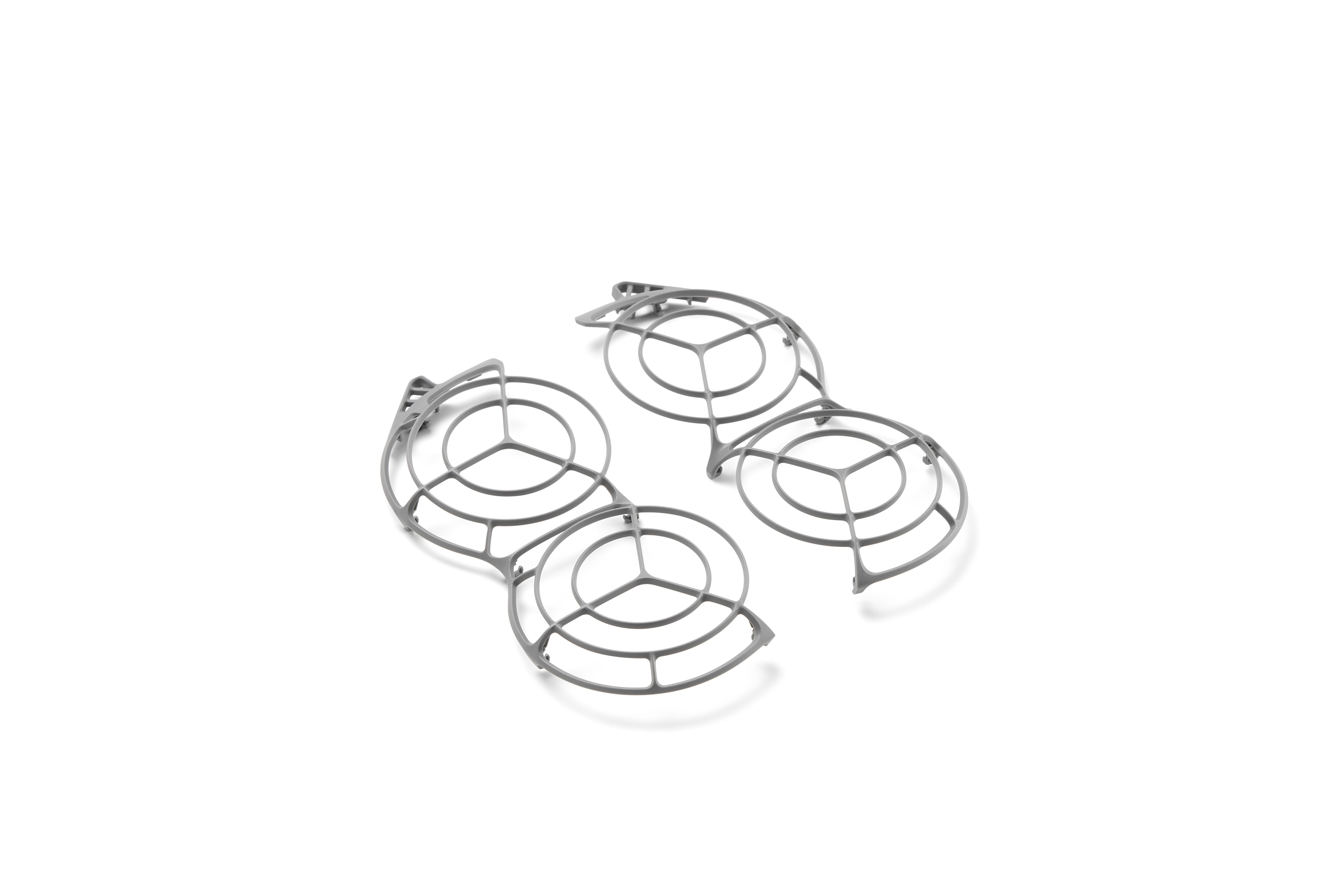 Zwei graue, kreisförmige Metallschutzgitter auf weißem Hintergrund. Jedes hat ein dreiteiliges Design.