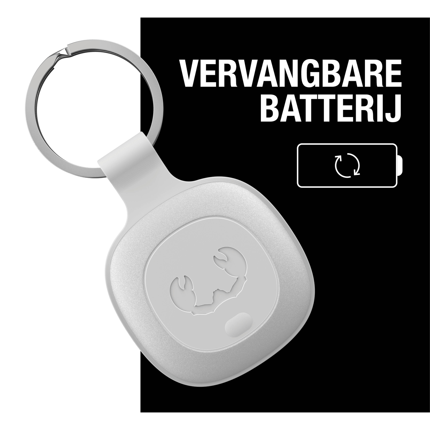 A white keychain with a crab icon, a metal ring, and text 'VERVANGBARE BATTERIJ'. Black background with a battery icon.