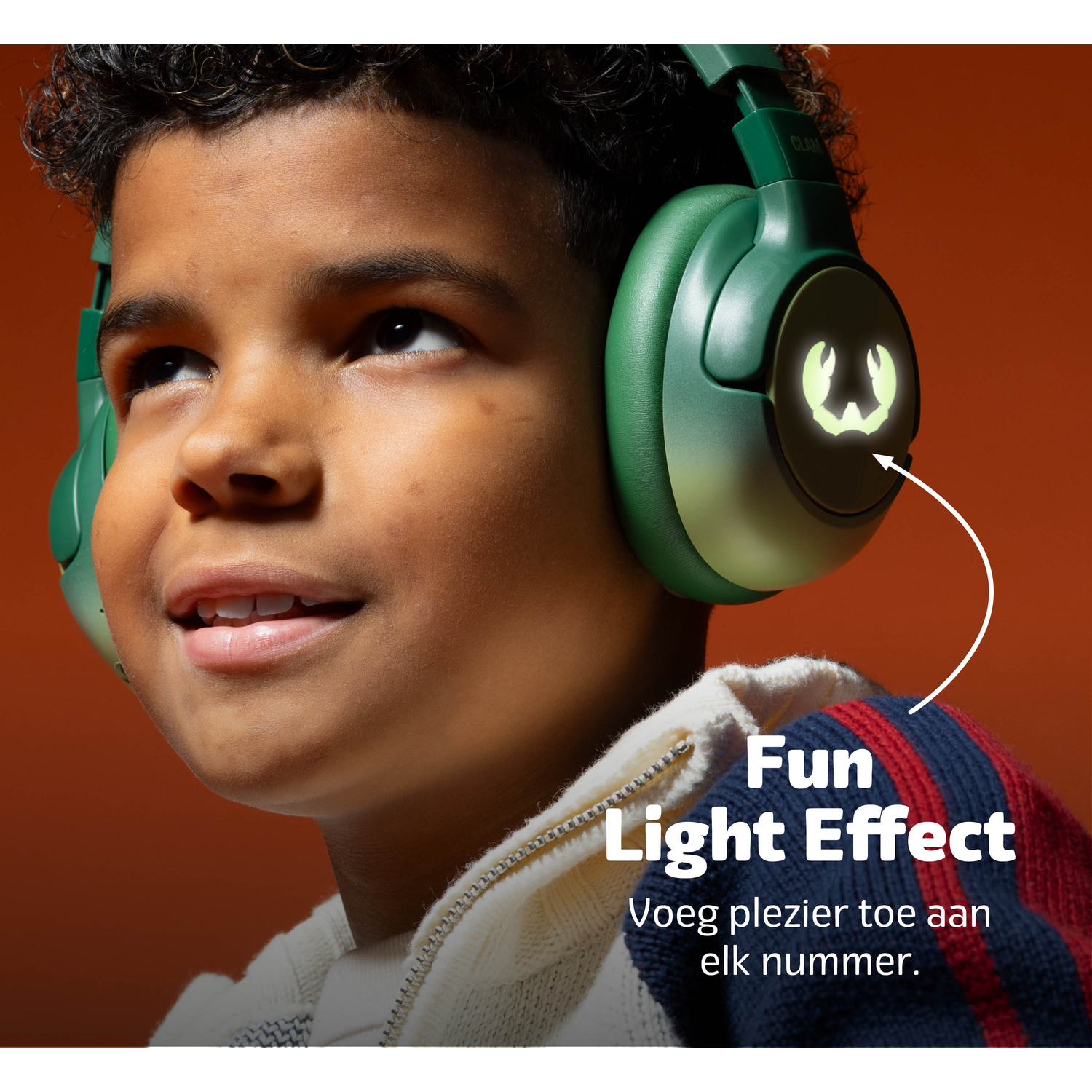 A boy wearing green headphones with a glowing design. The text 'Fun Light Effect' is visible, along with Dutch text below.
