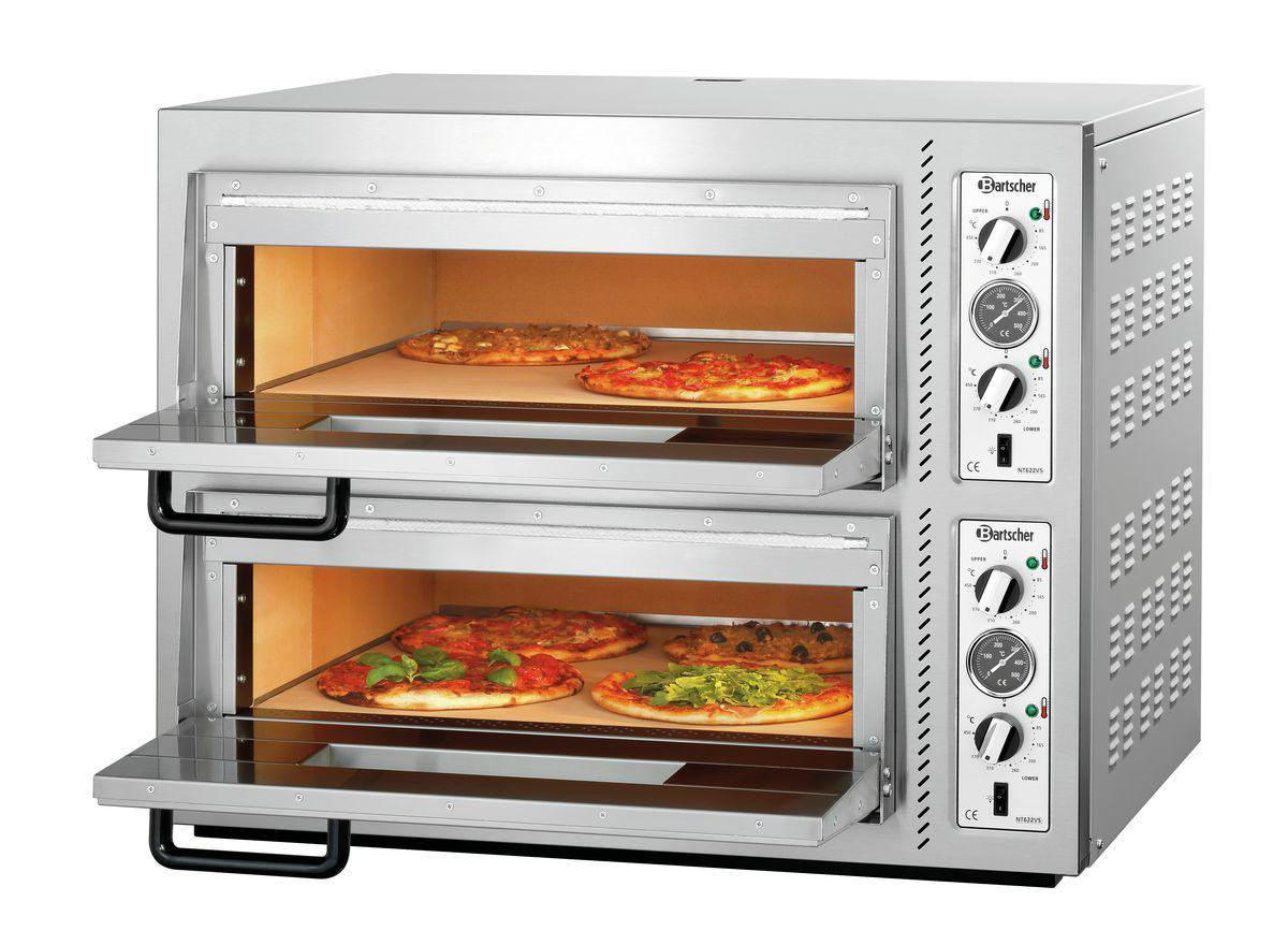 Ein doppelter Pizzaofen mit offenen Türen. Pizzen sind innen. Bedienelemente und Branding sind auf der rechten Seite sichtbar.