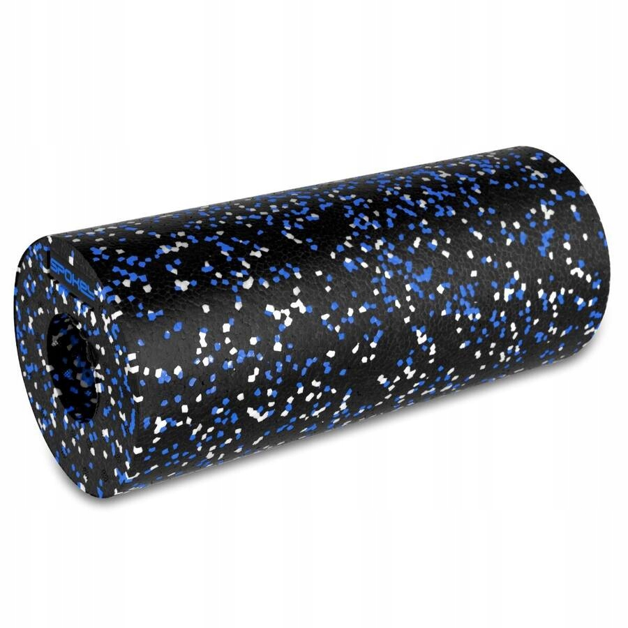 Czarny wałek piankowy z białymi i niebieskimi plamkami. Widoczna nazwa marki 'SPOKEY'. Wałek jest cylindryczny.