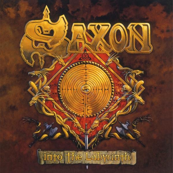 Albumcover mit goldenem 'Saxon' über einem roten Emblem mit Labyrinth. Drachen, Schädel, Äxte und Schwert umgeben es. Text 'Into the Labyrinth'.