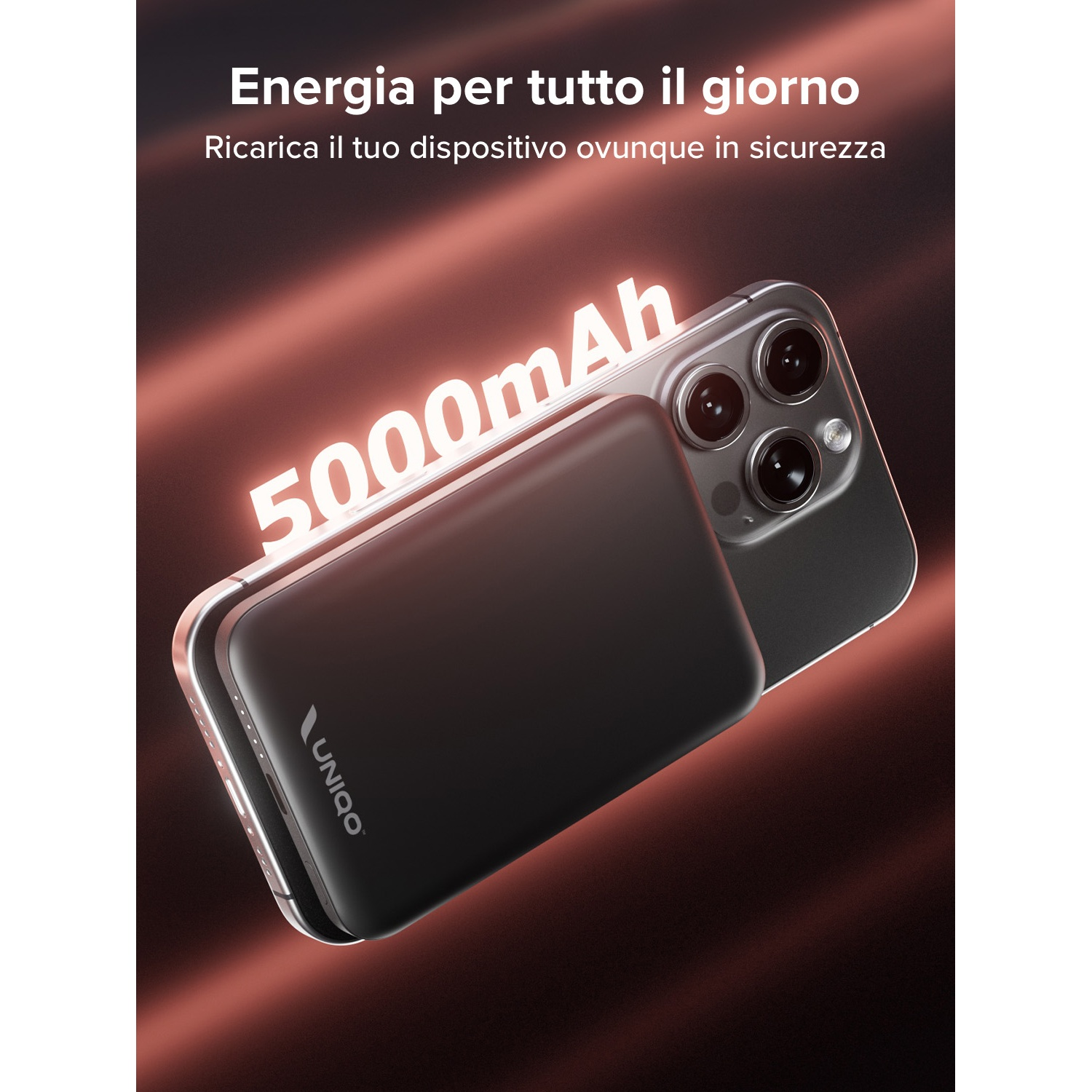 Un power bank nero con un telefono su sfondo rosso. Il power bank ha il marchio UNIQO. Il testo dice '5000mAh'.