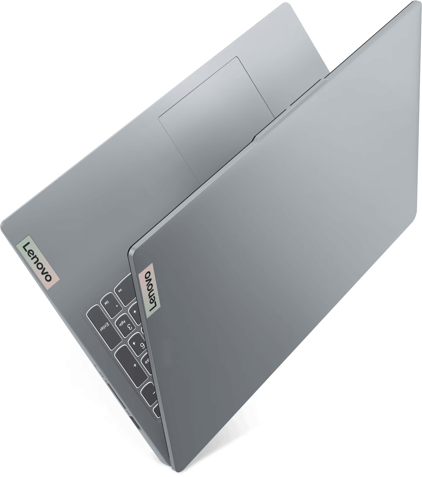Egy szürke Lenovo laptop nyitva van. A billentyűzet látható, a Lenovo logóval a jobb és bal felső sarokban.