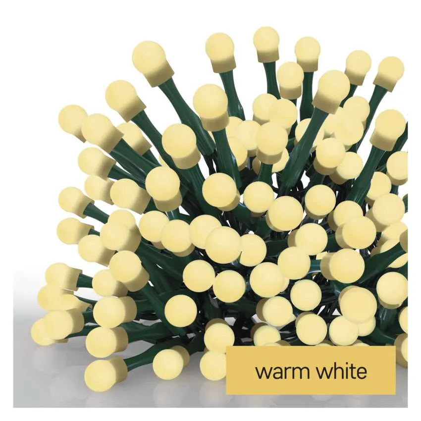 Meleg fehér tündérfények közelről. Krém színű izzók zöld szárakon. Alul egy sárga téglalap azt írja, hogy 'warm white'.
