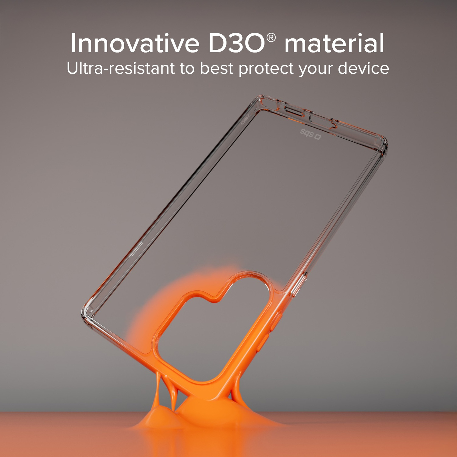 Coque de téléphone transparente sur socle orange. Texte : Matériau D3O innovant. Fond gris.