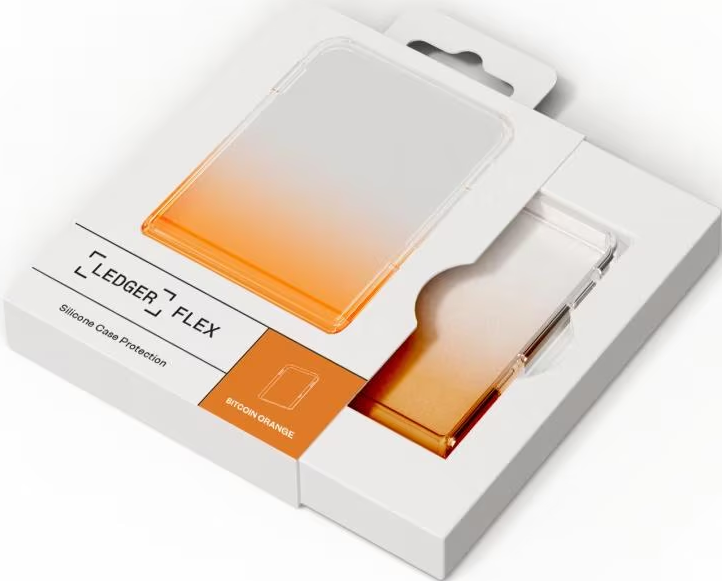 Eine Ledger Flex Silikonhülle in einer weißen Box. Die Hülle ist transparent mit einem orangefarbenen Farbverlauf. Die Box ist mit 'Bitcoin Orange' beschriftet.