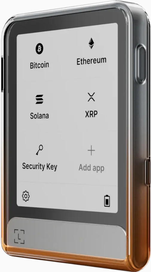 Ein Krypto-Wallet-Gerät zeigt Bitcoin-, Ethereum-, Solana- und XRP-Symbole an. Es hat einen Bildschirm und ein transparentes Gehäuse.