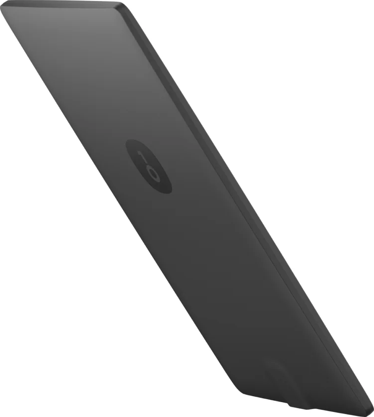 Ein geneigtes, dunkelgraues rechteckiges Gerät, möglicherweise ein Tablet. Es hat eine abgerundete Ecke und ein kreisförmiges Logo. Der Hintergrund ist weiß.