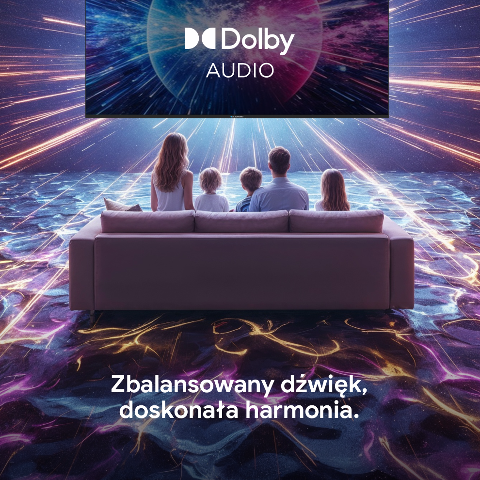 Rodzina ogląda telewizję z logo Dolby Audio. Siedzą na kanapie w pokoju z żywą, abstrakcyjną podłogą i tłem.