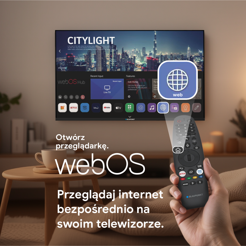 Ekran telewizora wyświetla interfejs internetowy. Ręka trzyma pilota wskazującego na ekran.