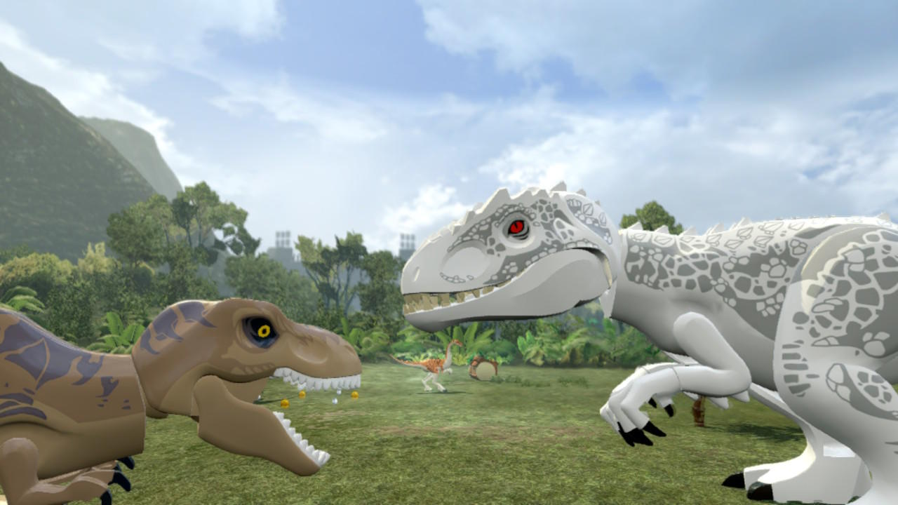 Zwei Lego-Dinosaurier stehen sich auf einem grünen Feld gegenüber. Ein weißer Dinosaurier mit roten Augen und ein brauner Dinosaurier mit gelbem Auge.